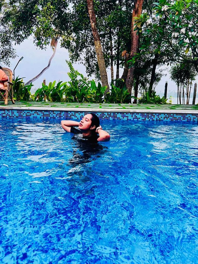 Cherai Lake Resort Cherai Beach Bagian luar foto